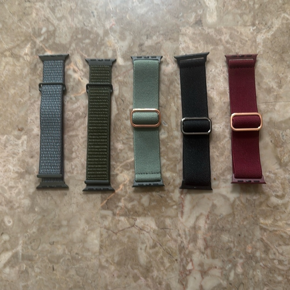 7 Adjustable Apple Watch Bands in Assorted Colors